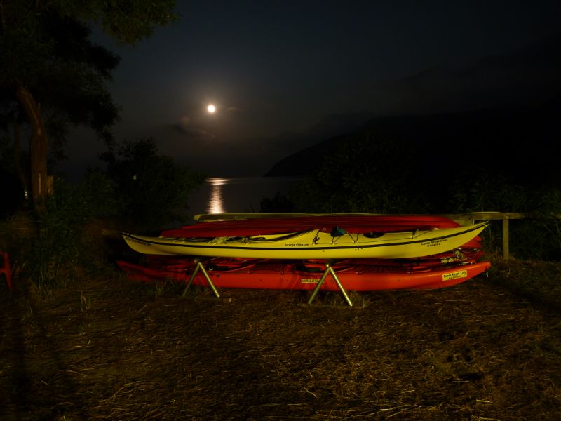 Escursioni guidate notturne in kayak da mare Isole Eolie 
